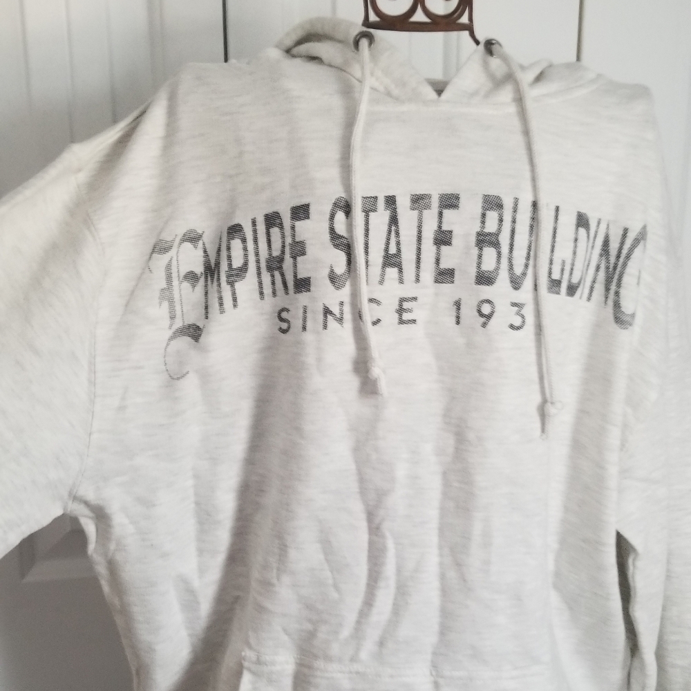 NWT Empire State Building Comfy Sweatshirt